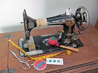 A photographic image of my mother's sewing machine.
